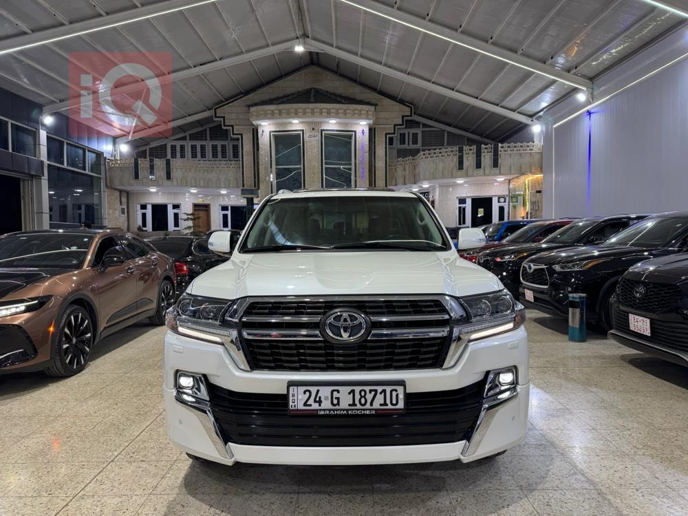 تۆیۆتا لاند کروزەر